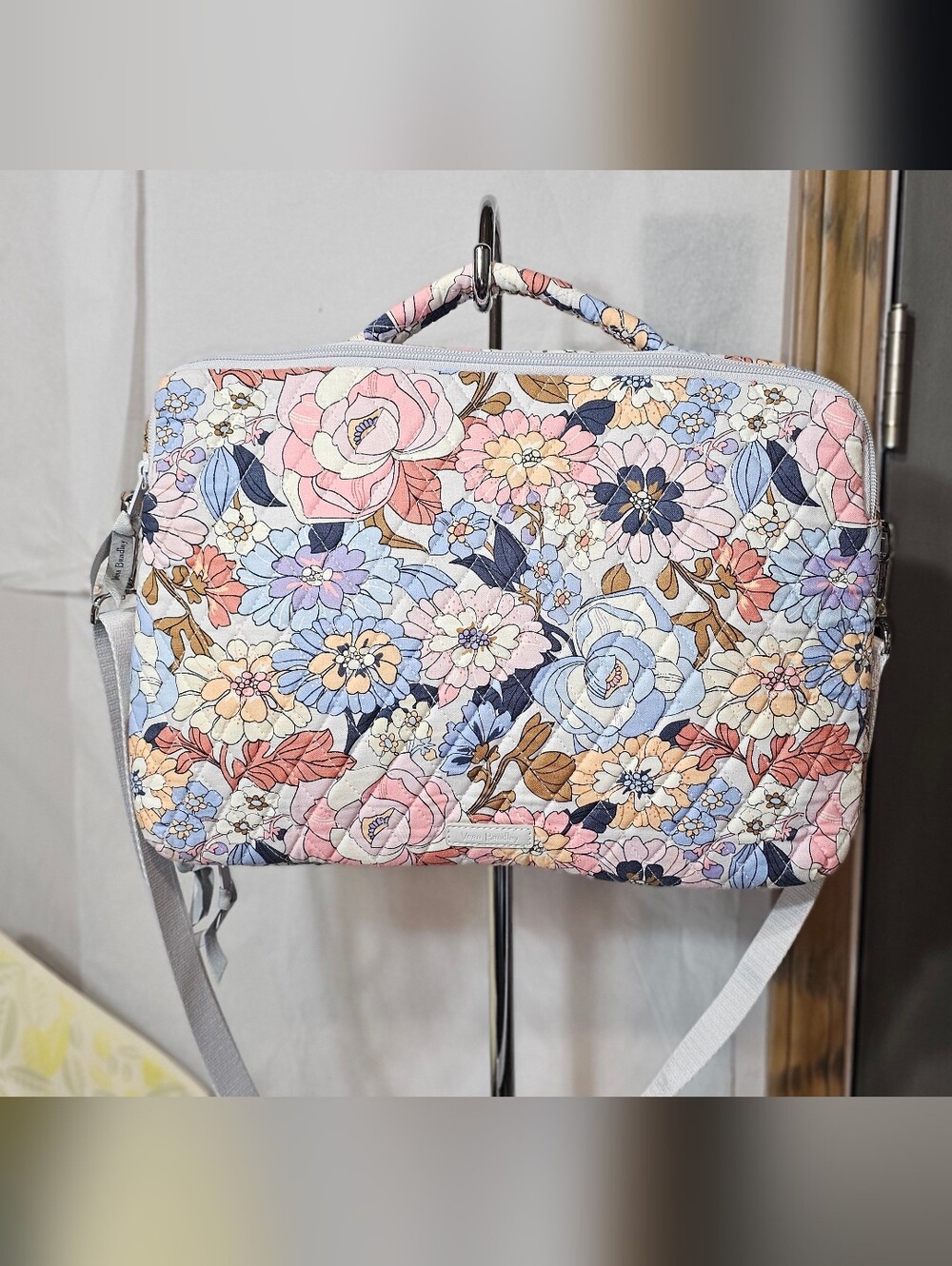 Vera Bradley Laptop Workstation Crossbody In Aloha Blossoms -LIKE NEW